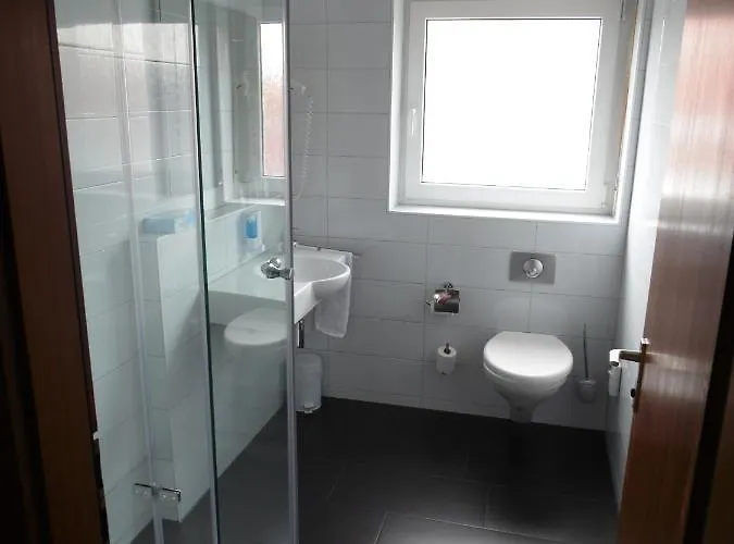 Lowen ميكنبورن